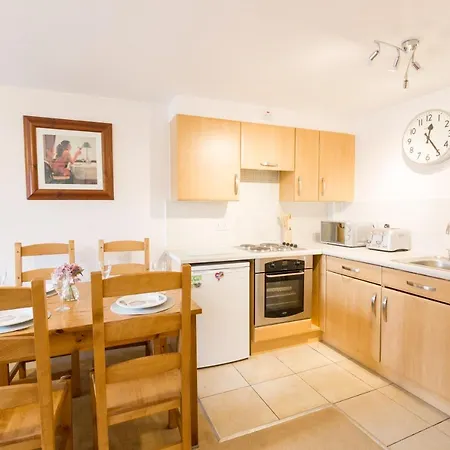 Peter's Place - Your Apartment Bristol